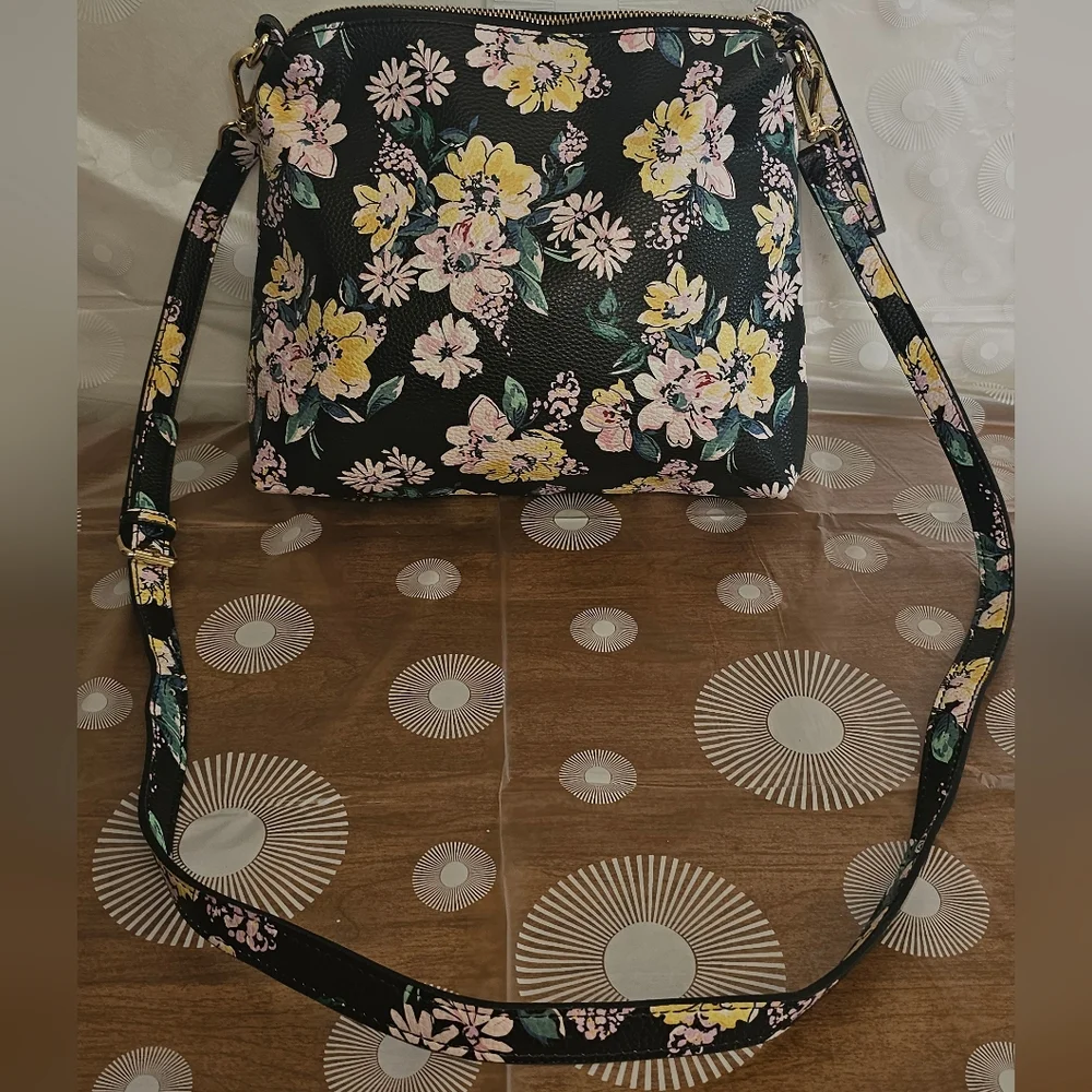 Steve Madden Floral Black Crossbody Bag W/ adjustable strap - Picture 4 of 5